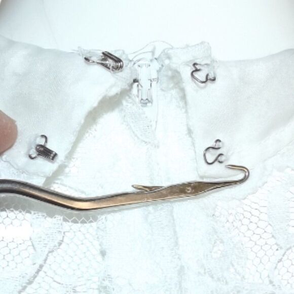 Vintage WEDDING Dress, 8, White Lace, Drape Shoulders, High Collar, Sleeveless - Picture 8 of 13